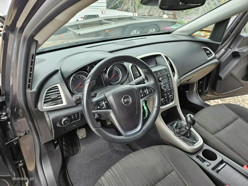 Opel Astra J 8
