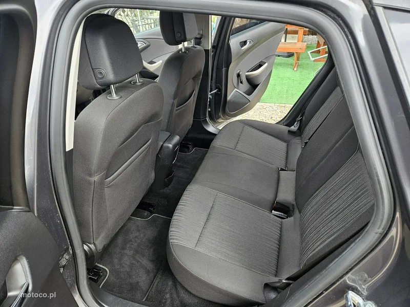 Opel Astra J 9