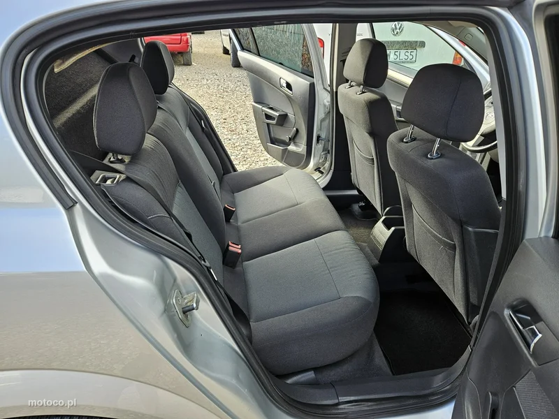 Opel Astra H 11