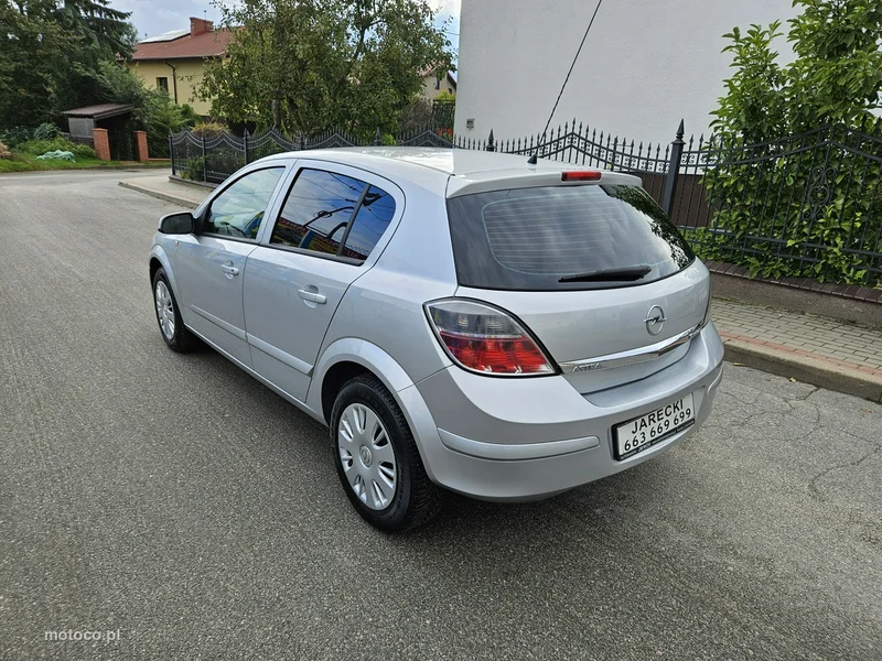 Opel Astra H 6