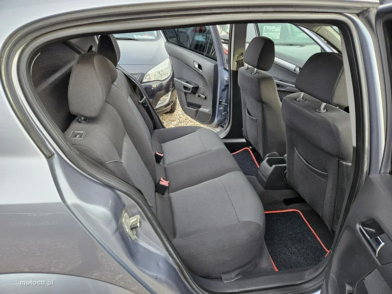 Opel Astra H 11