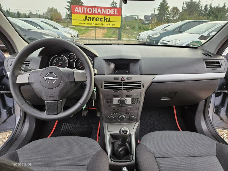 Opel Astra H 12
