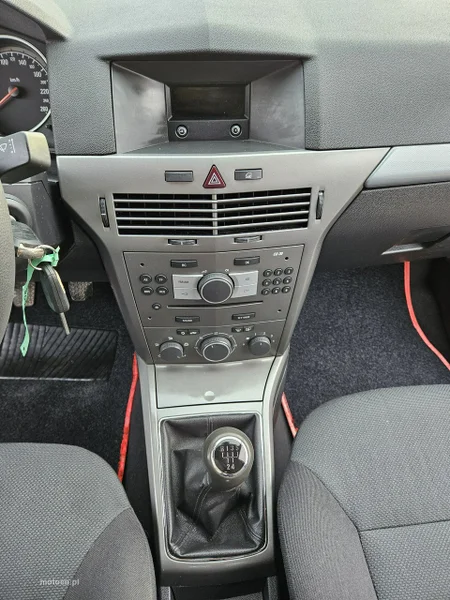 Opel Astra H 15