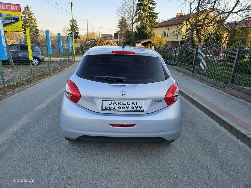 Peugeot 208 5