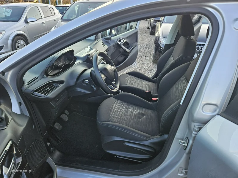 Peugeot 208 7