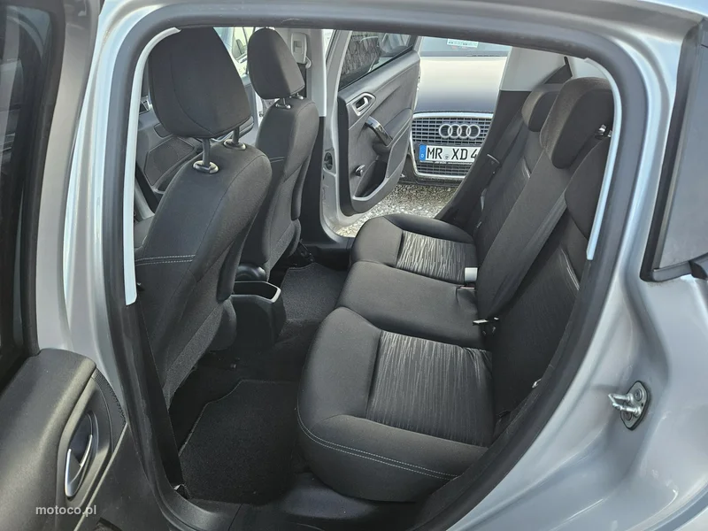 Peugeot 208 9