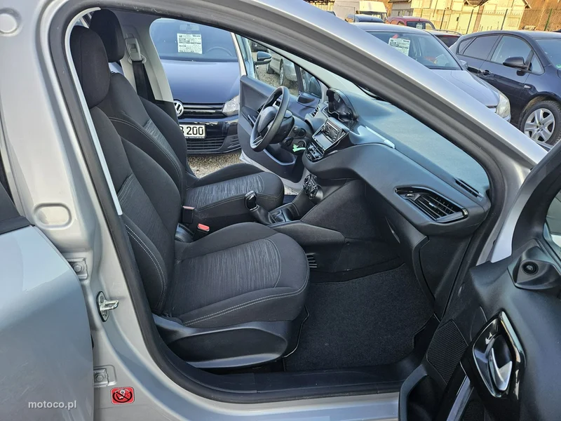 Peugeot 208 10