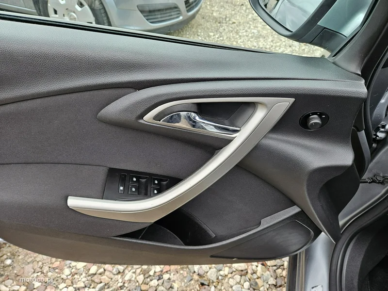 Opel Astra J 13