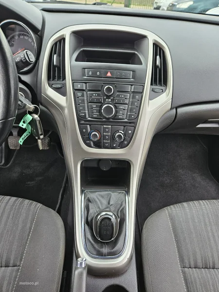 Opel Astra J 17