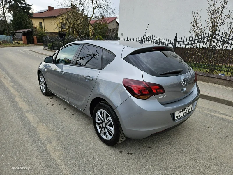 Opel Astra J 6