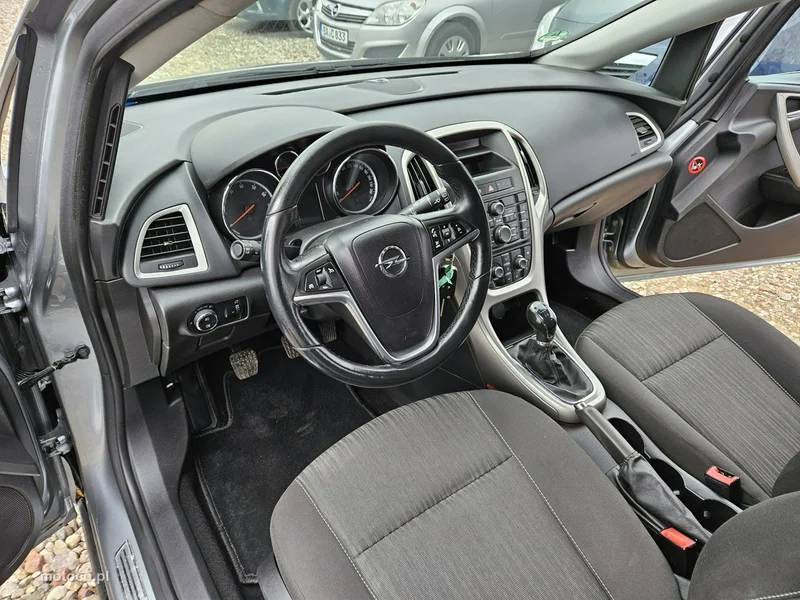 Opel Astra J 8