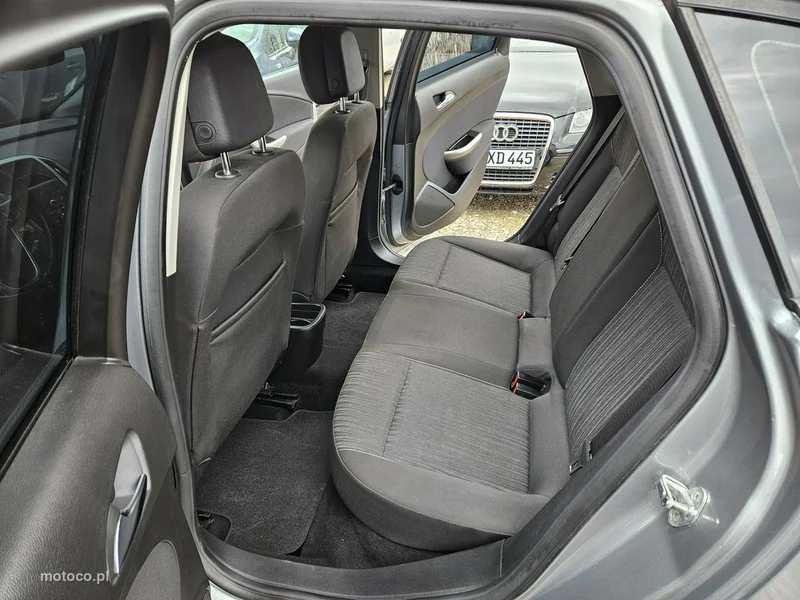 Opel Astra J 9