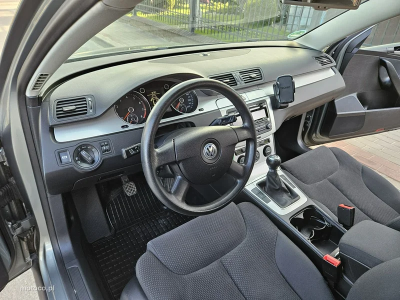 Volkswagen Passat B6 8