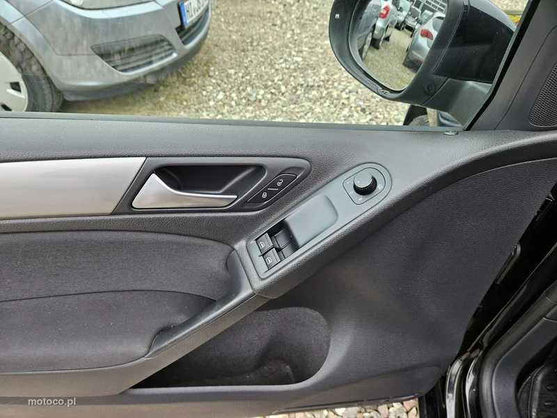 Volkswagen Golf VI 12
