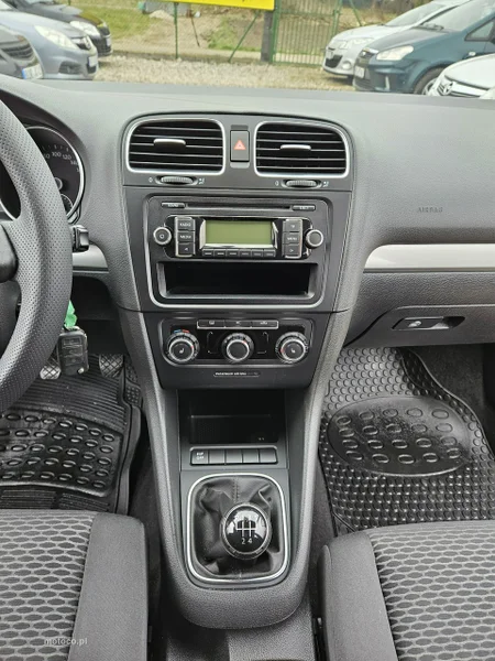 Volkswagen Golf VI 13