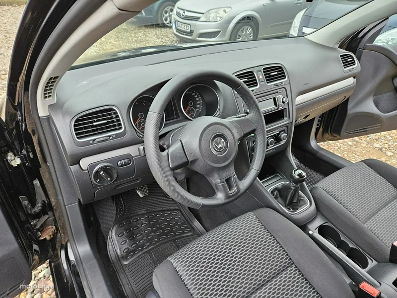 Volkswagen Golf VI 8