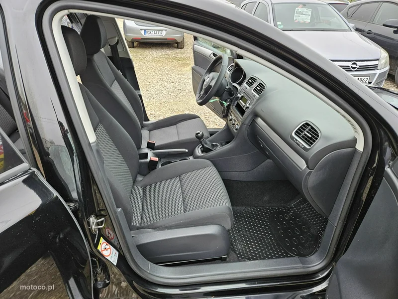 Volkswagen Golf VI 9
