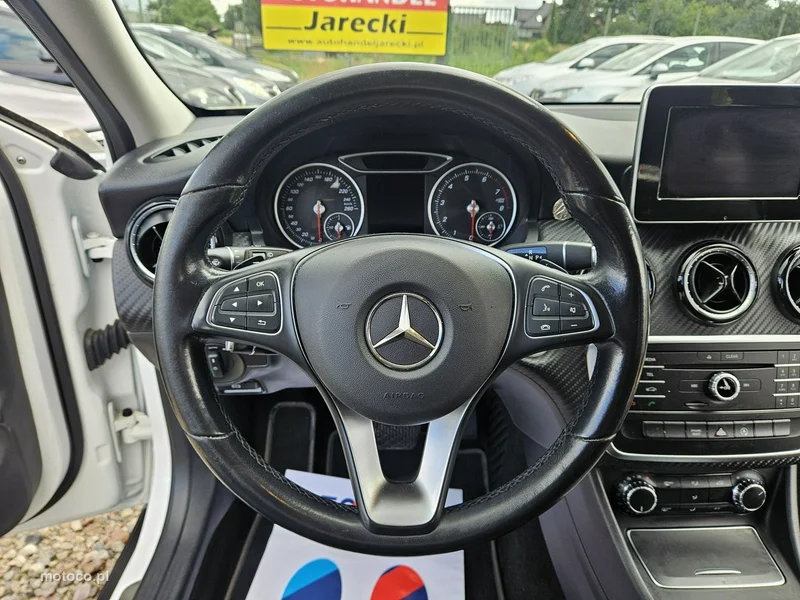 Mercedes-Benz GLA X156 GLA 180 15