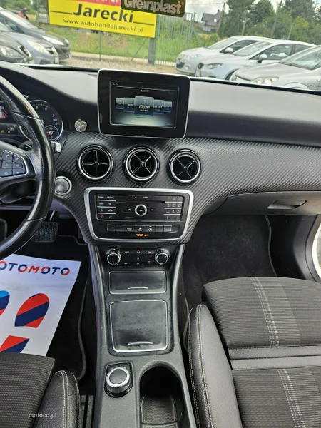 Mercedes-Benz GLA X156 GLA 180 19