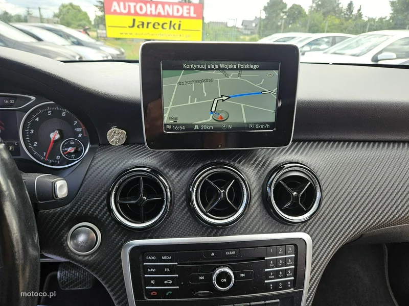 Mercedes-Benz GLA X156 GLA 180 21