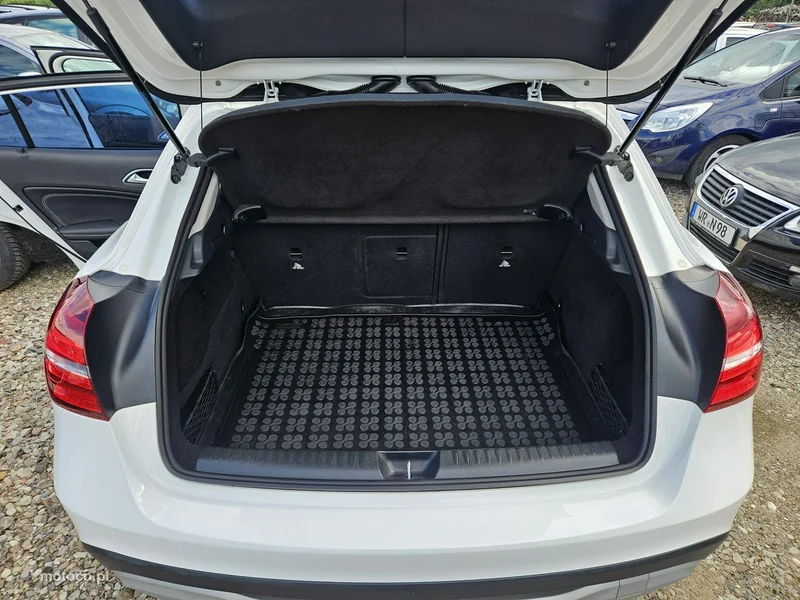 Mercedes-Benz GLA X156 GLA 180 27
