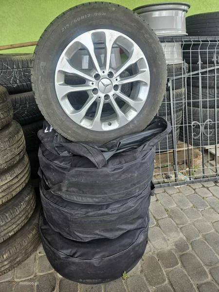 Mercedes-Benz GLA X156 GLA 180 28