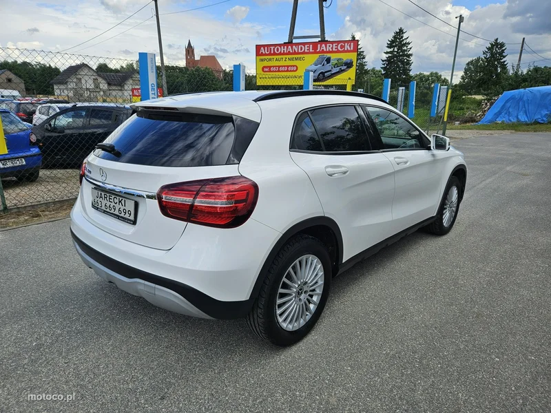 Mercedes-Benz GLA X156 GLA 180 4