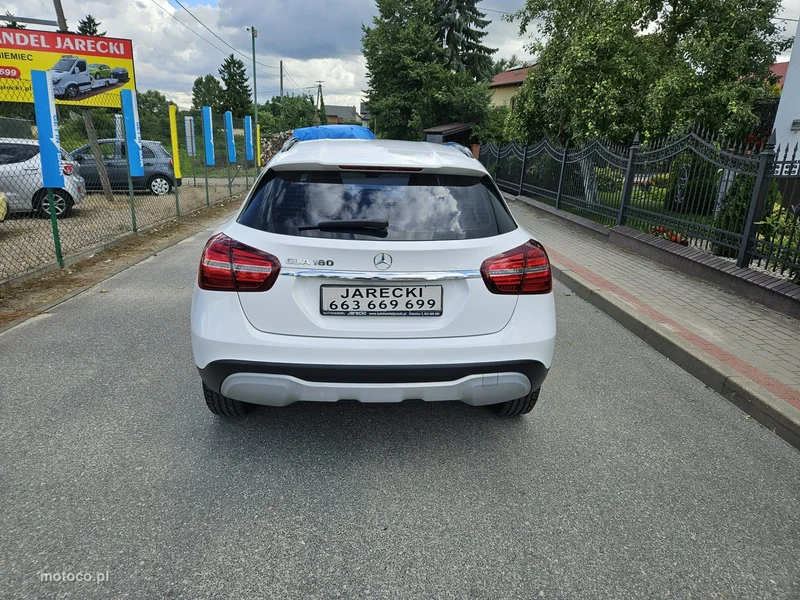 Mercedes-Benz GLA X156 GLA 180 5