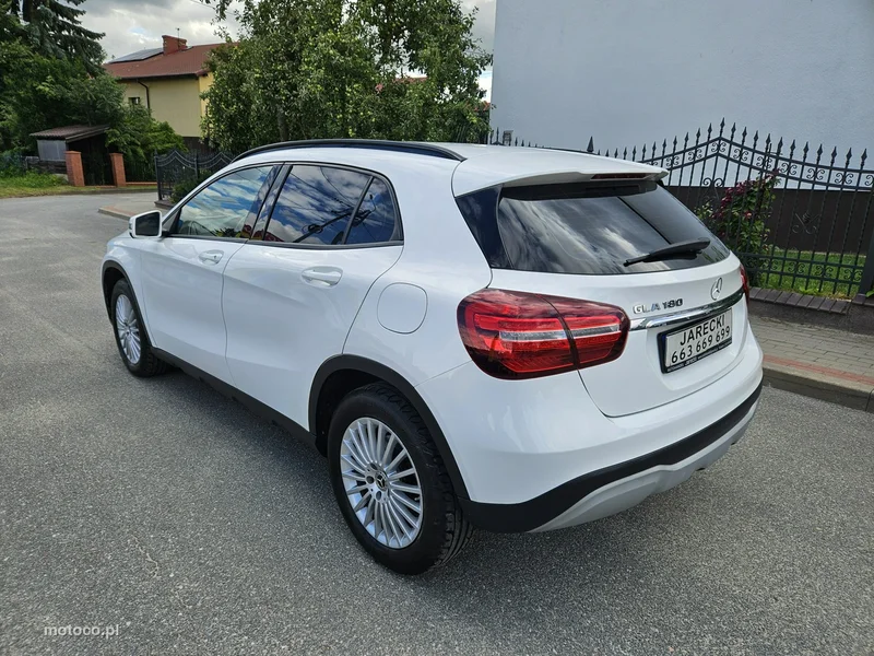 Mercedes-Benz GLA X156 GLA 180 6