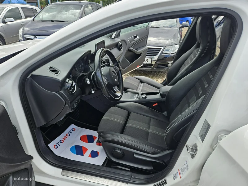 Mercedes-Benz GLA X156 GLA 180 7