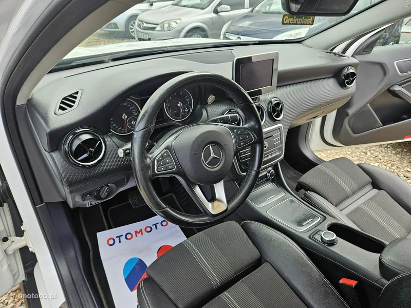 Mercedes-Benz GLA X156 GLA 180 8
