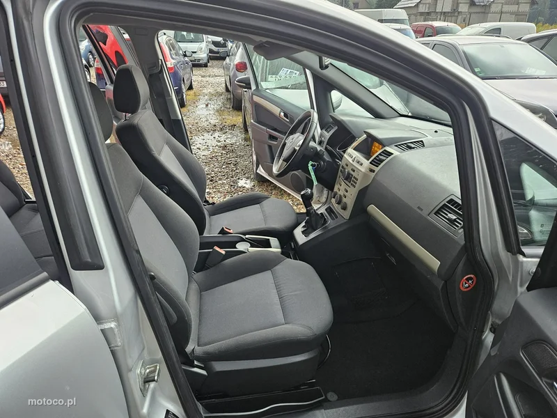 Opel Zafira B 11
