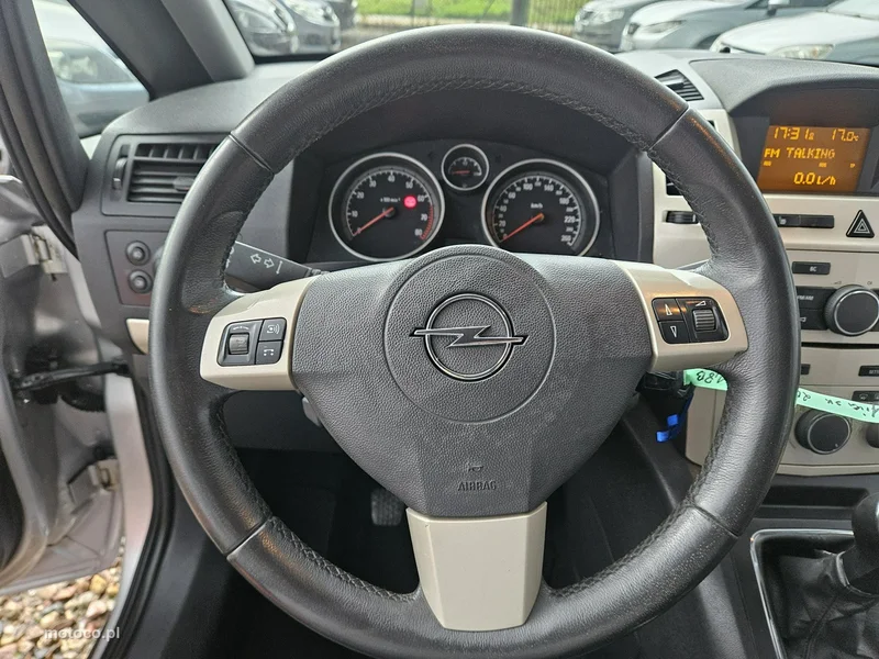 Opel Zafira B 16
