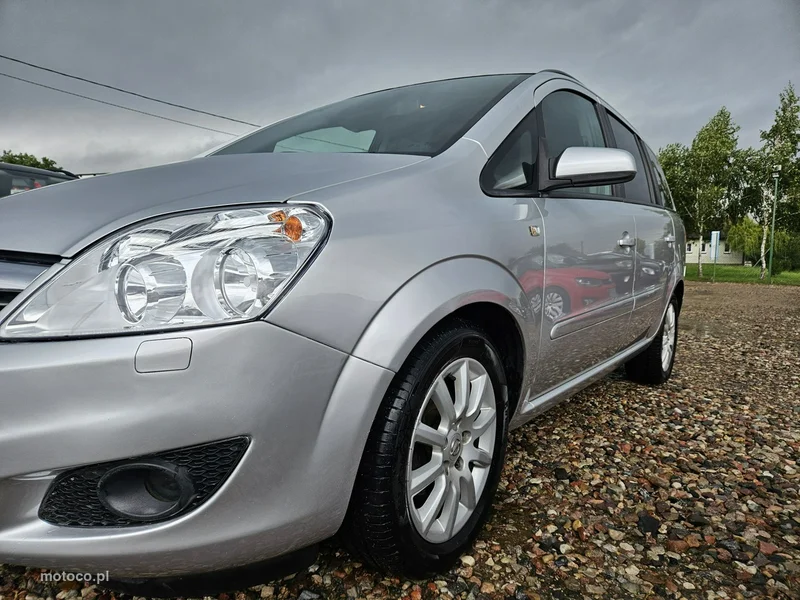 Opel Zafira B 21