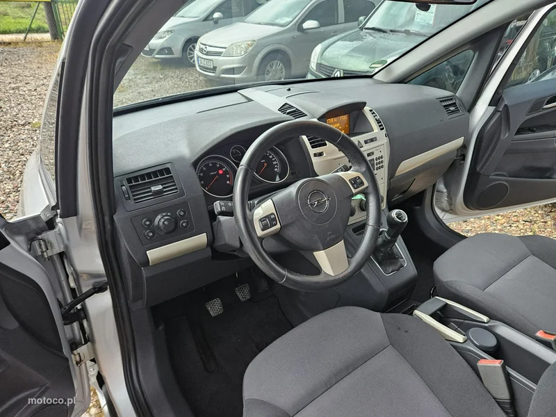 Opel Zafira B 8