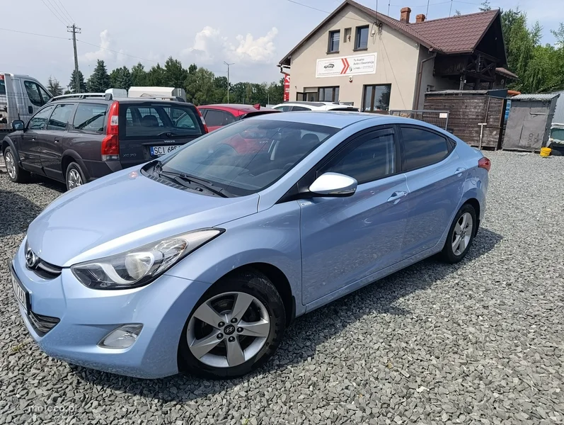 Hyundai Elantra 2