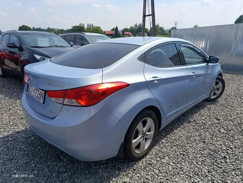 Hyundai Elantra 5