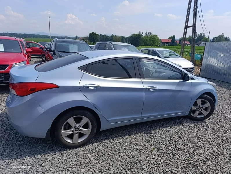 Hyundai Elantra 6