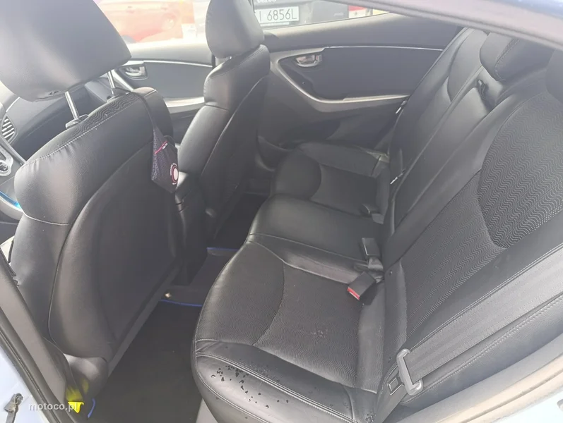 Hyundai Elantra 10