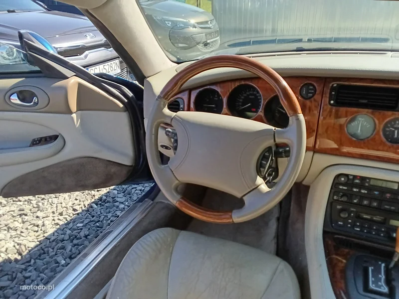Jaguar XK8 14