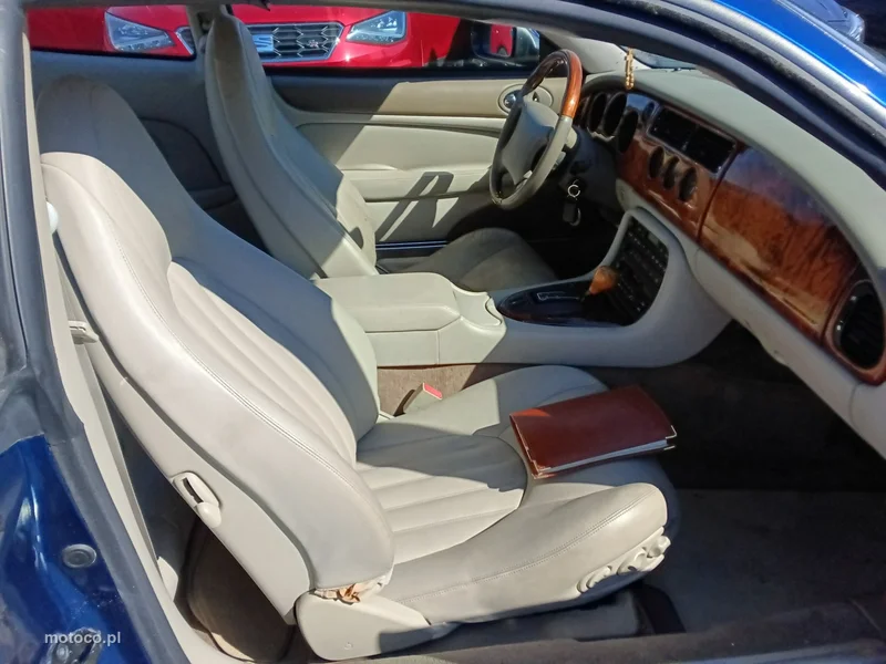 Jaguar XK8 15