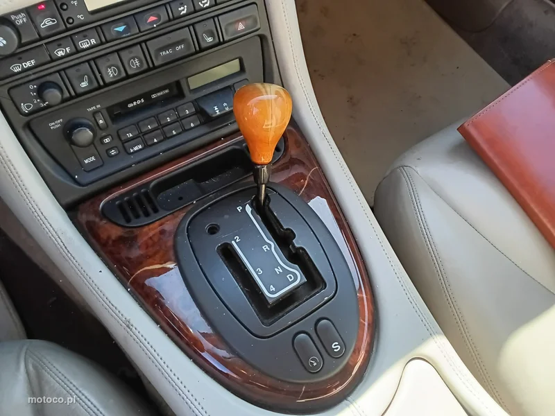 Jaguar XK8 18