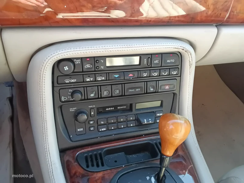 Jaguar XK8 20