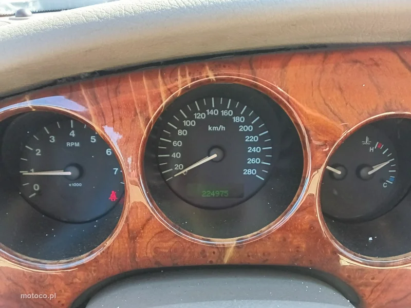 Jaguar XK8 21
