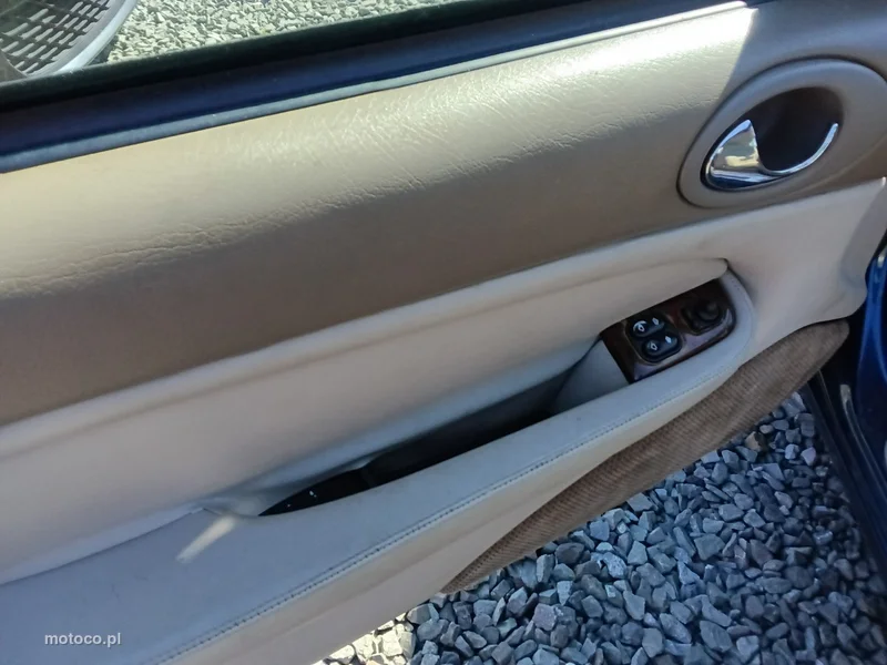 Jaguar XK8 25