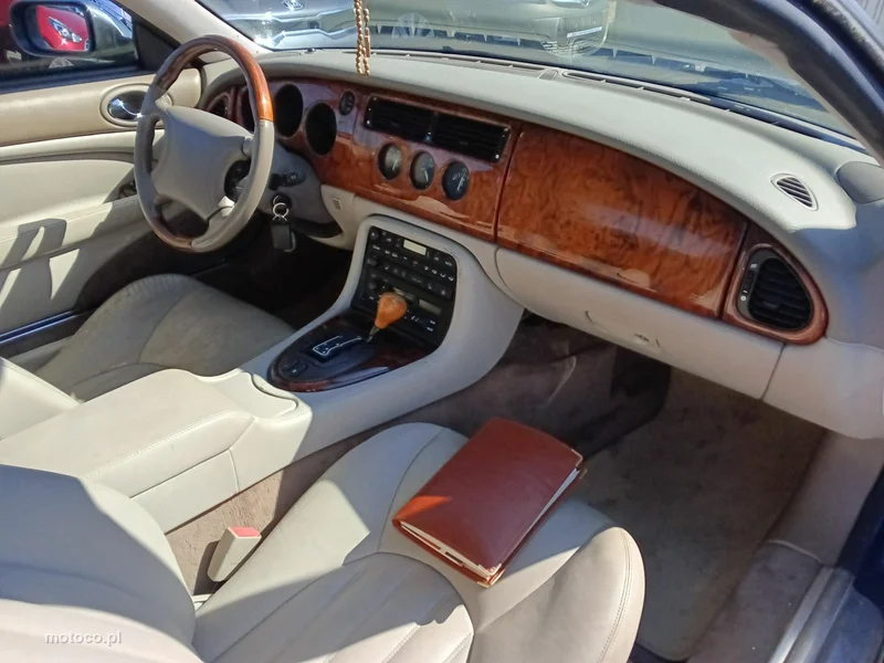 Jaguar XK8 7