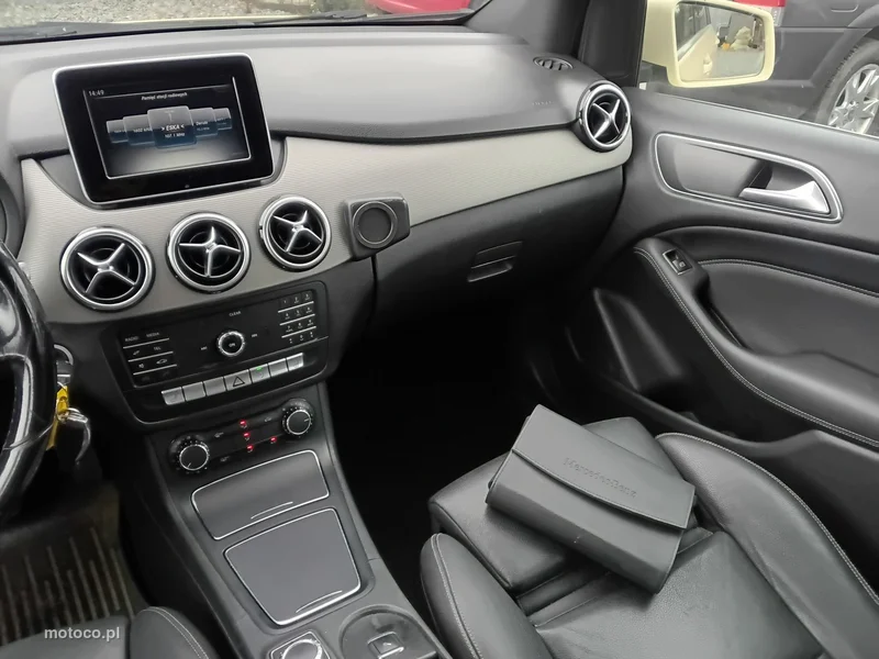 Mercedes-Benz Klasa B W246 B 180 15