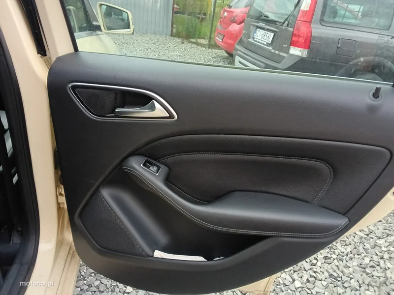 Mercedes-Benz Klasa B W246 B 180 32