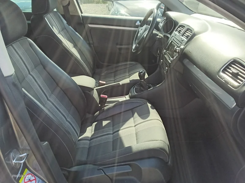 Volkswagen Golf V 12