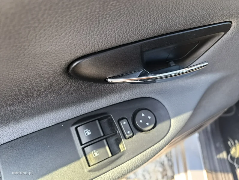 Lancia Ypsilon 11